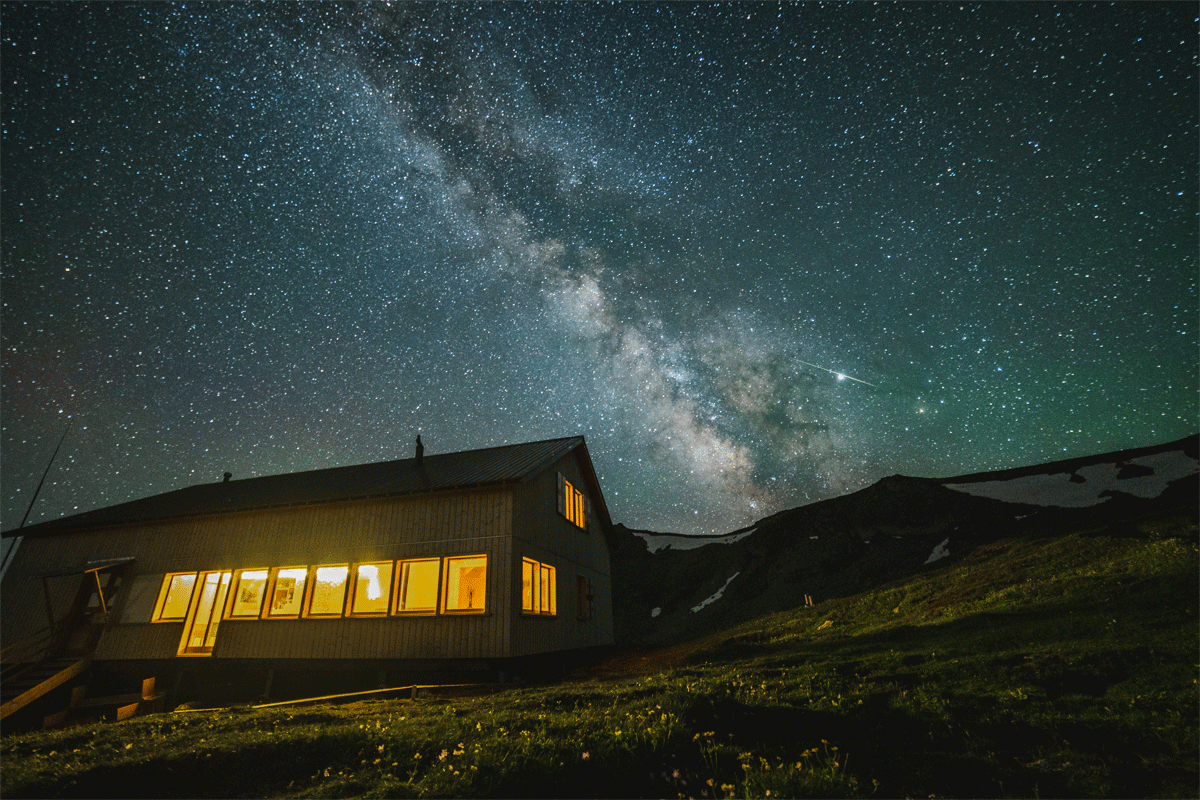 ყაზბეგი, ტბელ აბუსერიძე, AltiHut